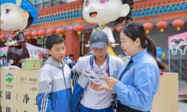 ��ɫ���� �커����